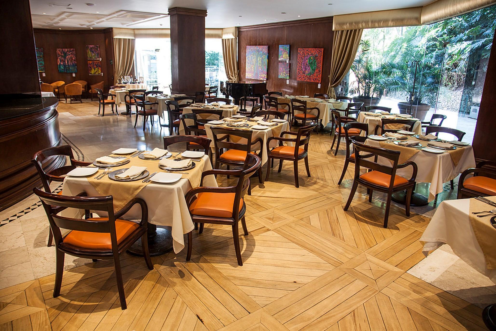 Hotel Dann Carlton Belfort Medellin Bagian luar foto The restaurant