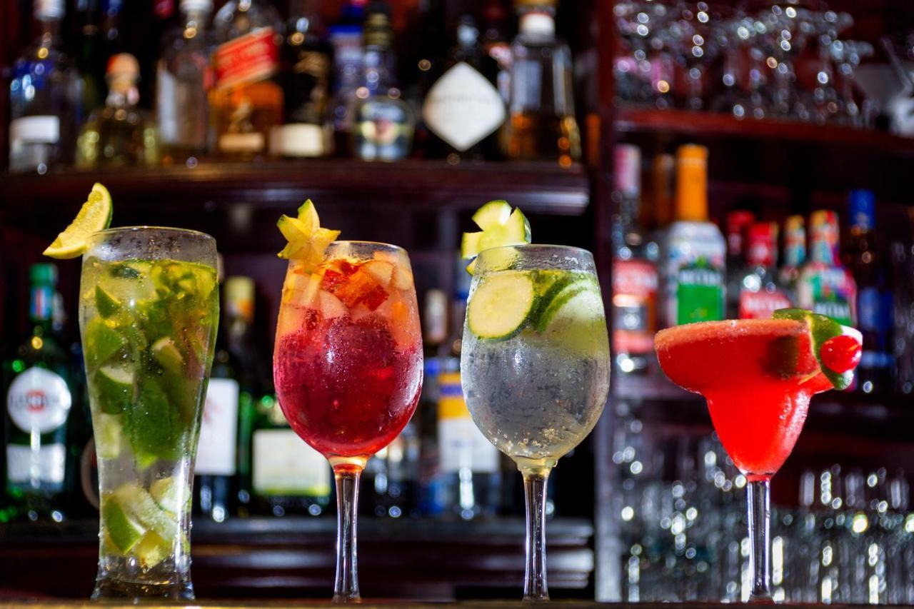 Hotel Dann Carlton Belfort Medellin Bagian luar foto Cocktails