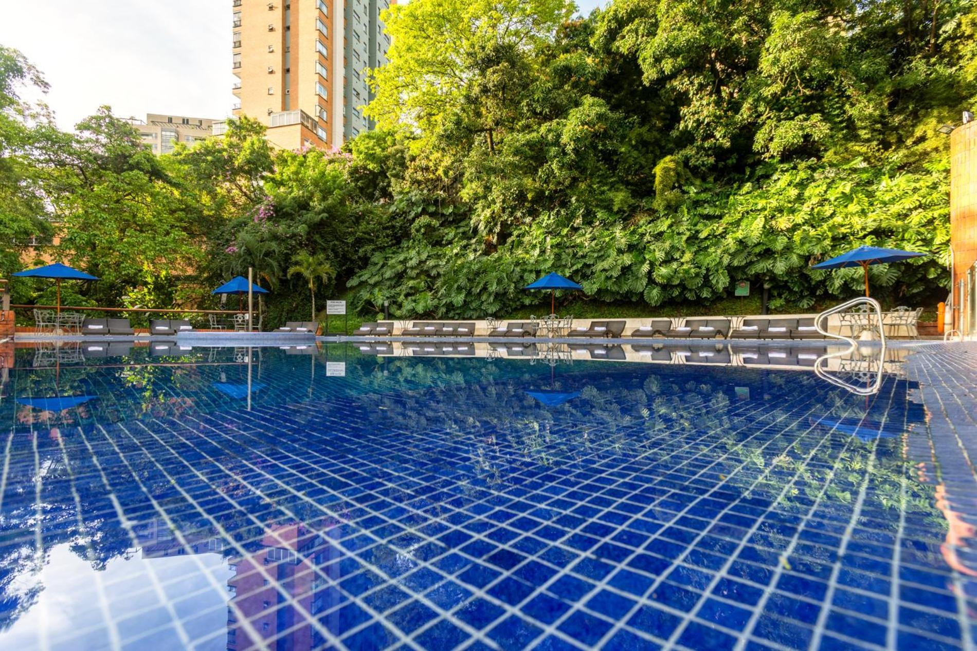 Hotel Dann Carlton Belfort Medellin Bagian luar foto Swimming pool