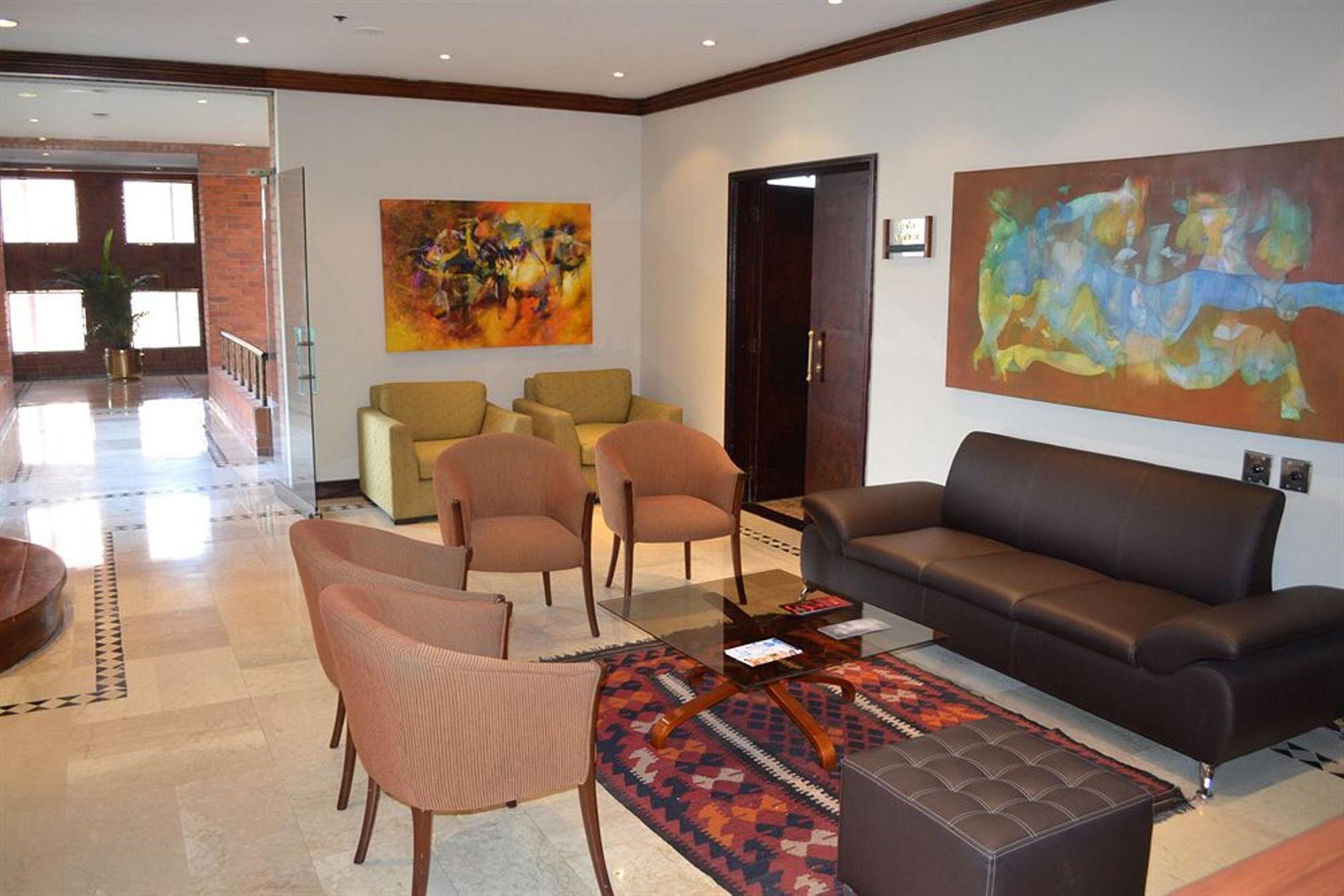 Hotel Dann Carlton Belfort Medellin Bagian luar foto The lobby of the hotel